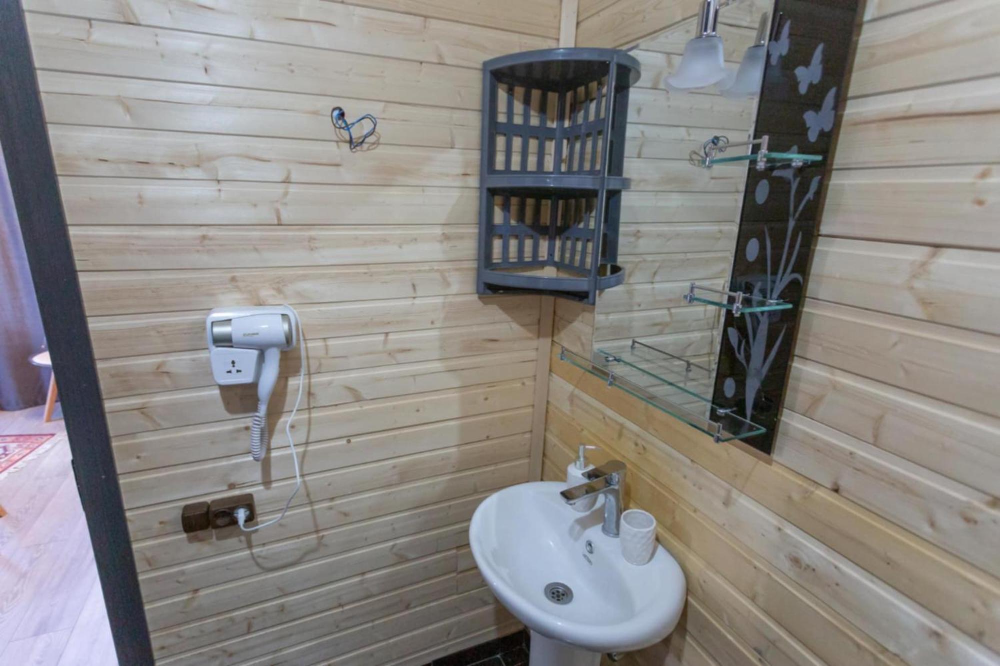 Inga Jafaridze Guesthouse Pele Местия Екстериор снимка