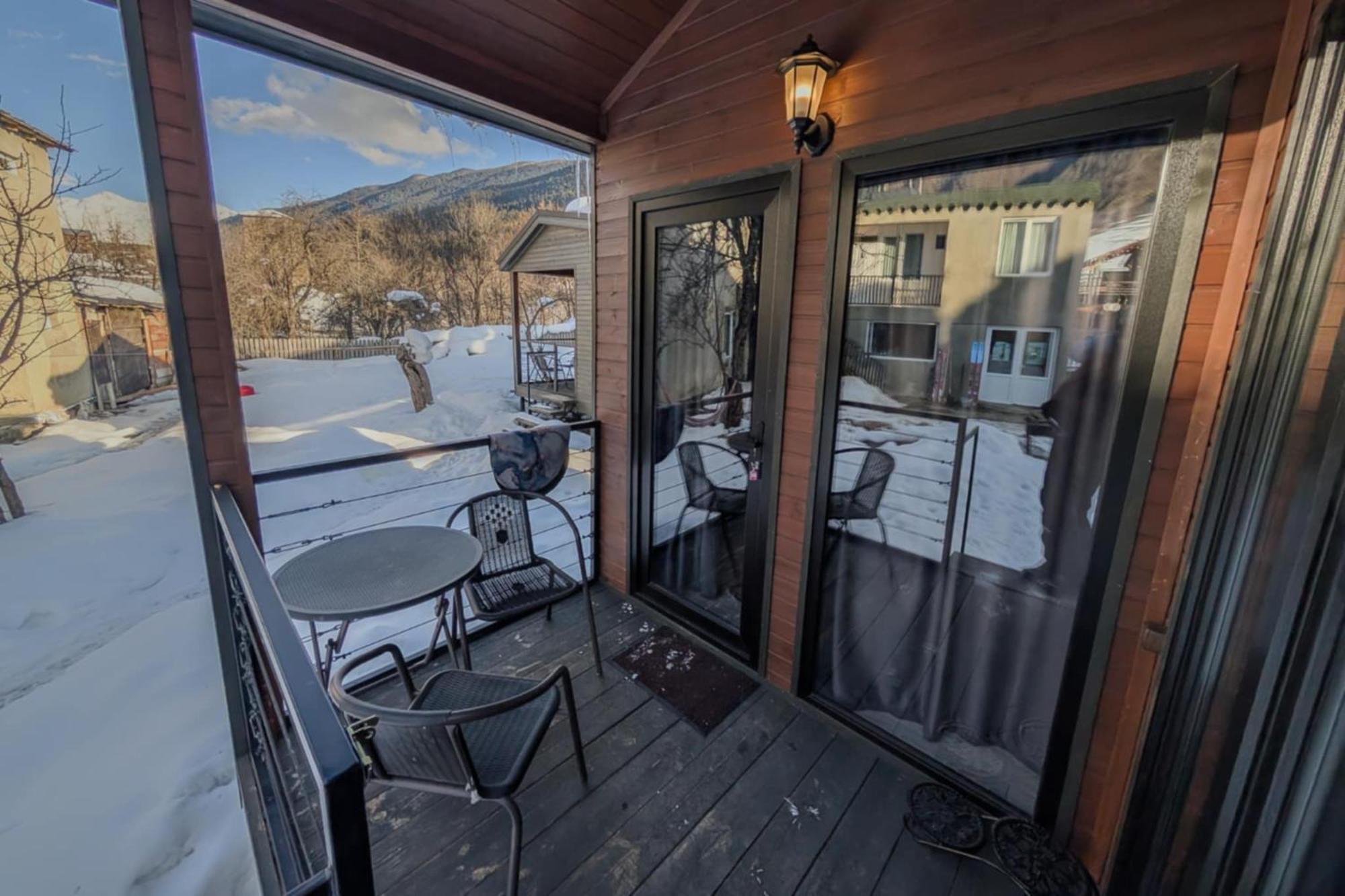 Inga Jafaridze Guesthouse Pele Местия Екстериор снимка