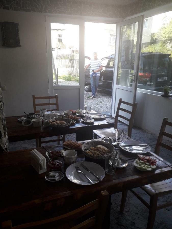 Inga Jafaridze Guesthouse Pele Местия Екстериор снимка